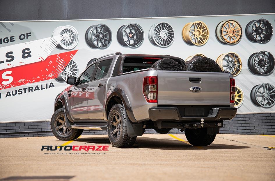 FORD RANGER BEAST BLACK MACHINED WITH DARK TINT